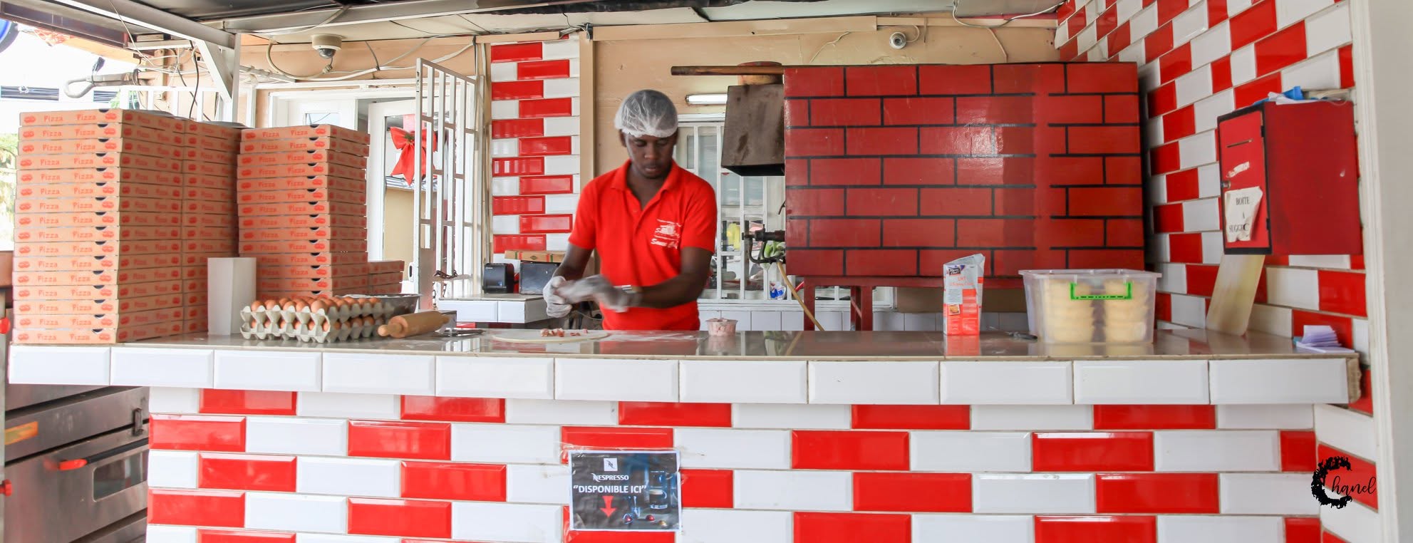 Pizzaiolo préparant une pâte
