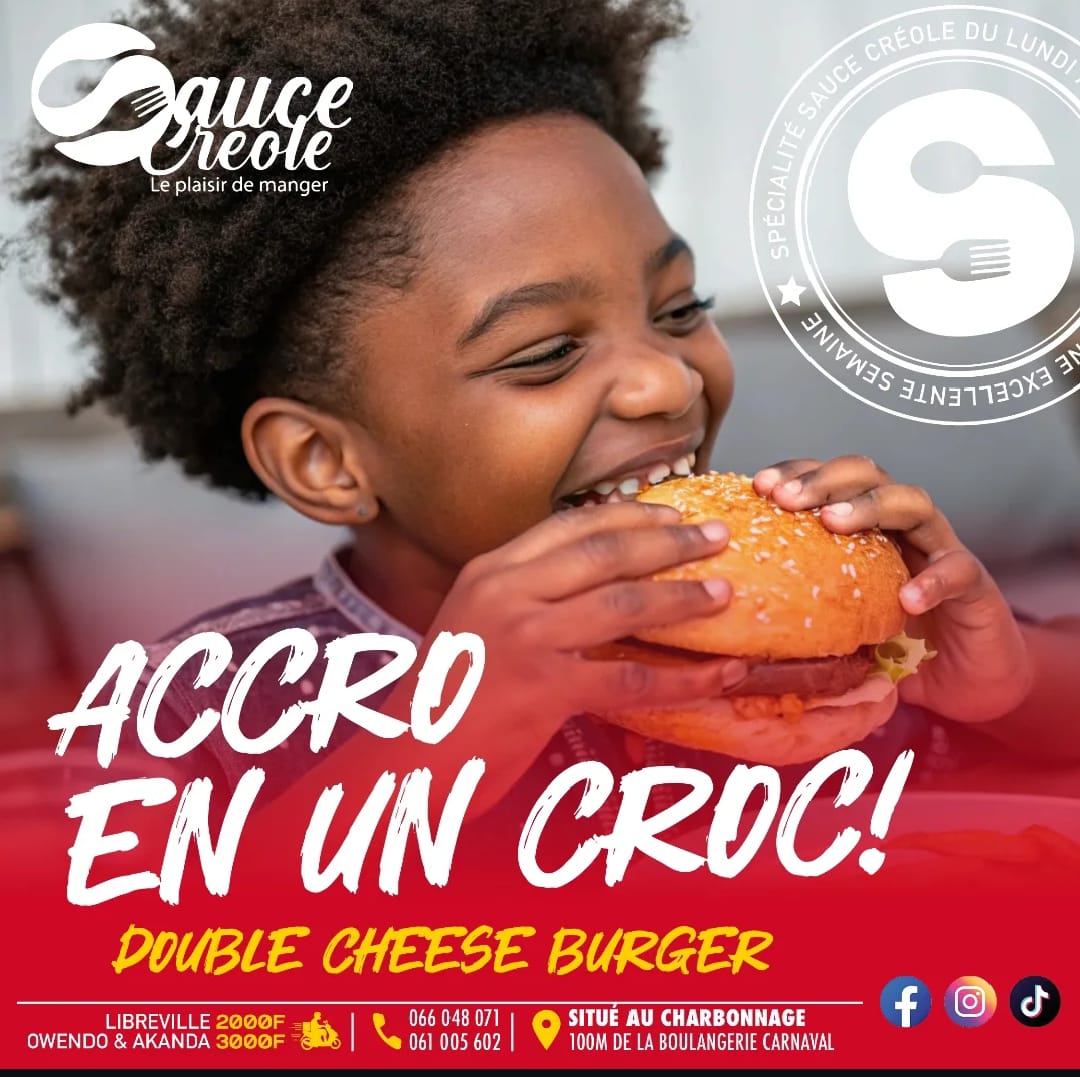Enfant souriant avec un burger